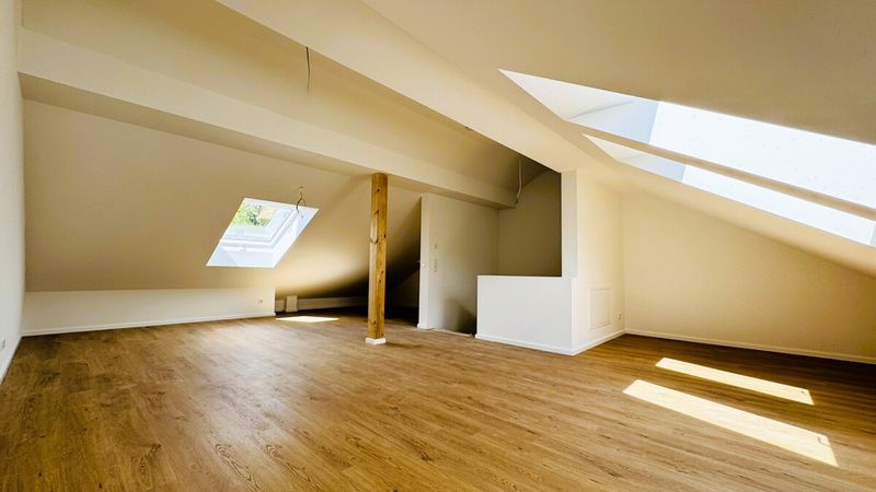 150 m² Wohnkomfort: 5-Zimmer-Maisonette auf 3 Ebenen mit Terrasse und Dachstudio
